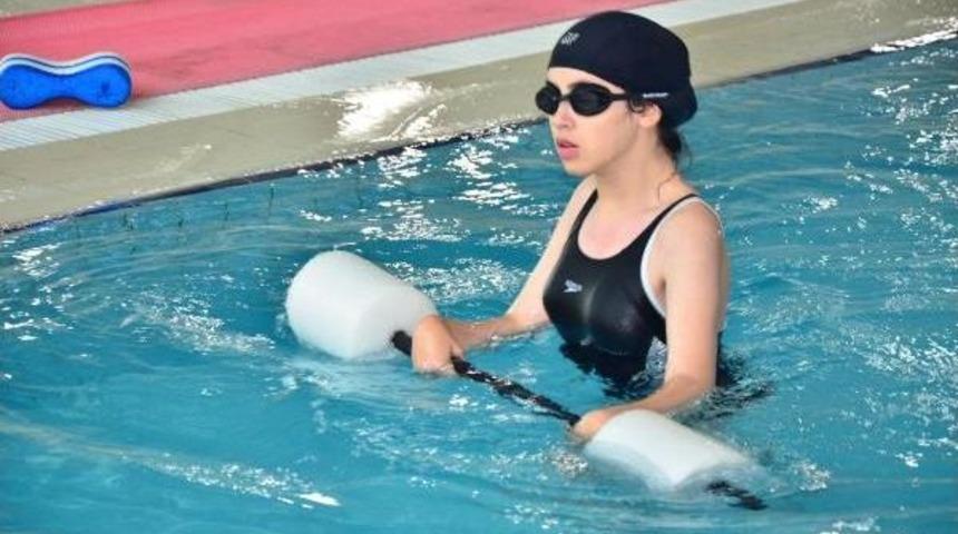 Engelini Y&uuml;zme Sporuyla Aştı, Y&uuml;r&uuml;meye Başladı