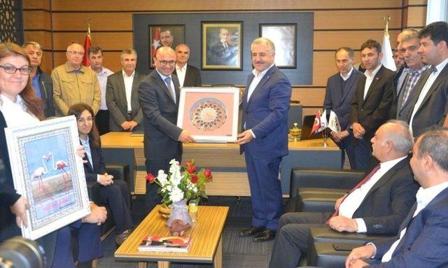 Bakan Arslan’dan Altınova Belediyesi’ne Ziyaret