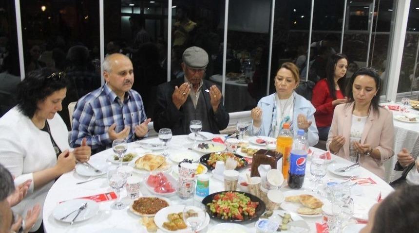 Şehit Aileleri İftar Yemeğinde Bir Araya Geldi