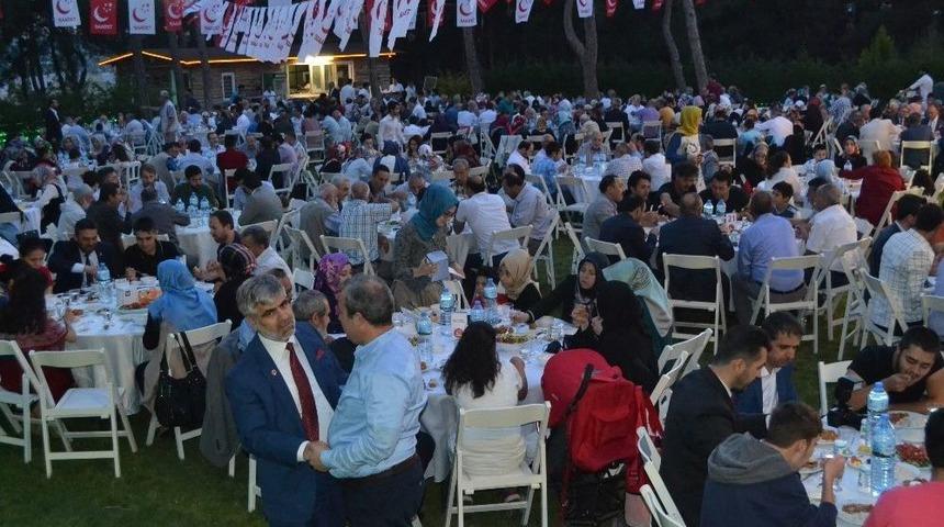 Sp Genel Başkanı Karamollaoğlu, İzmir&rsquo;de İftarda Partililerle Buluştu