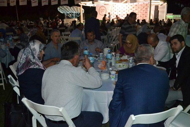 Sp Genel Başkanı Karamollaoğlu, İzmir’de İftarda Partililerle Buluştu