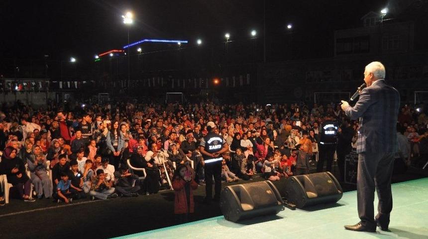 Nihat Hatipoğlu, Gaziosmanpaşa&rsquo;da Ramazan S&ouml;yleşisine Katıldı