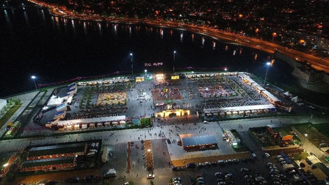 Yenikapı&rsquo;da Efsanelerden &lsquo;ezgi Gecesi&rsquo; Etkinliği