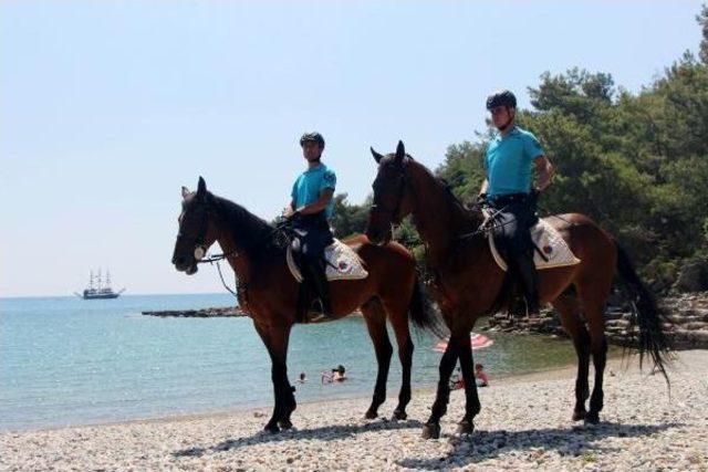 Atlı Jandarma, Kemer Sahillerinde Güvenliği Sağlayacak