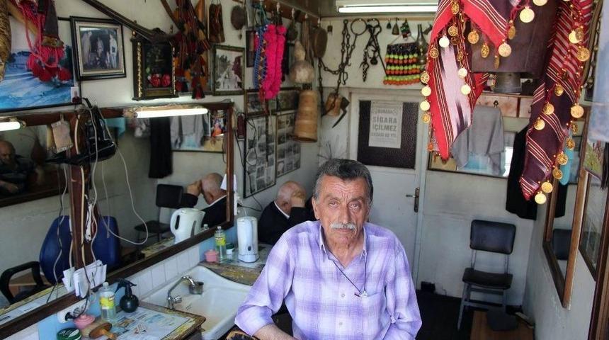 Berber D&uuml;kkanını Adeta M&uuml;zeye &Ccedil;evirdi