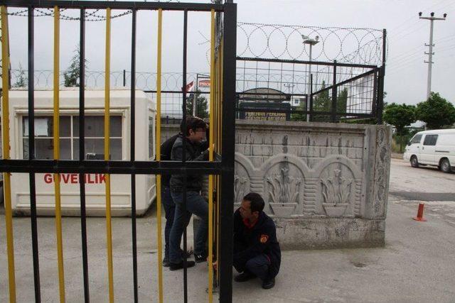 (&ouml;zel Haber) Lise Bah&ccedil;esinde Kilitli Kalan &Ouml;ğrencileri İtfaiye Kurtardı 1