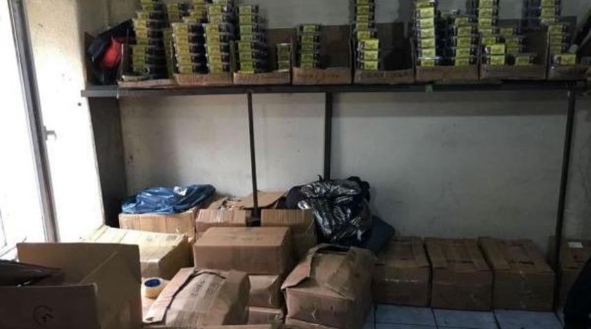 İstanbul'da Ka&ccedil;ak Nargile T&uuml;t&uuml;n&uuml; Operasyonu: 8 G&ouml;zaltı