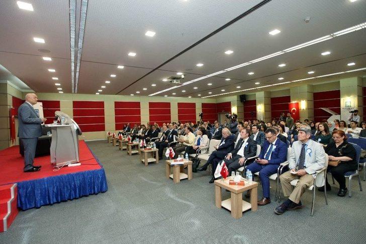 Erkekler, Kadın Ve Çocuklar İçin El Ele Verdiler G2