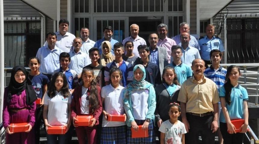 Teog&rsquo;ta Başarılı Olan &Ouml;ğrencilere Plaket Verildi