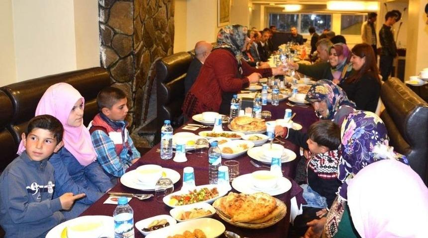 Ardahan Belediyesinden Yetim &Ccedil;ocuklar Onuruna İftar