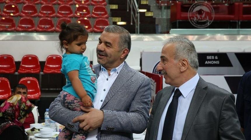 B&uuml;y&uuml;kşehir Yetimlerin Yanında