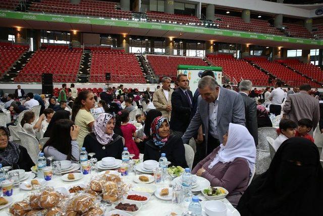 Büyükşehir Yetimlerin Yanında