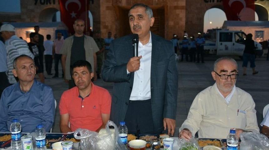 Vali Ko&ccedil;ak Ramazandaki İftar Yemeği Ziyaretlerini Didim&rsquo;de S&uuml;rd&uuml;rd&uuml;