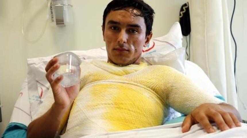 Yevmiye Ile &Ccedil;alıştığı Stattaki B&uuml;fede Kaynar Suyla Haşlandı