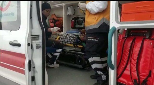 Sakarya&rsquo;da Trafik Kazası: 3 Yaralı 1