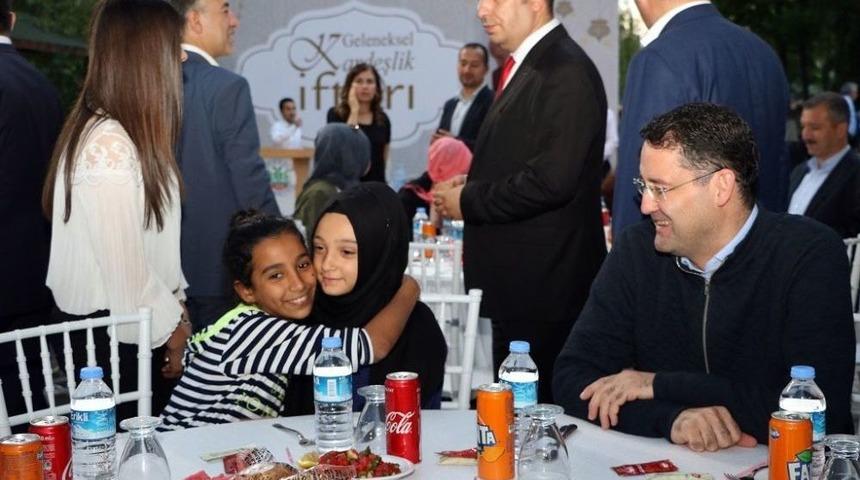 Kırıkkale Belediyesinden Yetimlere İftar