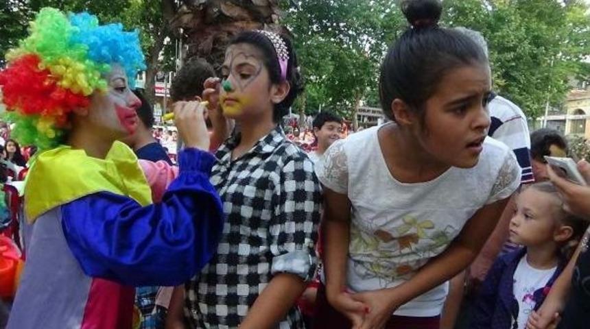 Bayrami&ccedil;'te &Ccedil;ocuklara &Ouml;zel Iftar