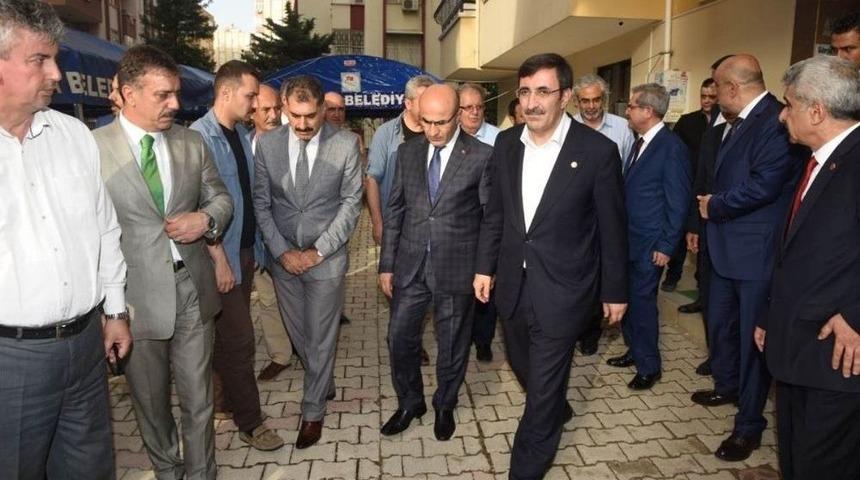 Şehit Pilot Y&uuml;zbaşı Serhat Sığnak&rsquo;ın Ailesine Taziye Ziyareti