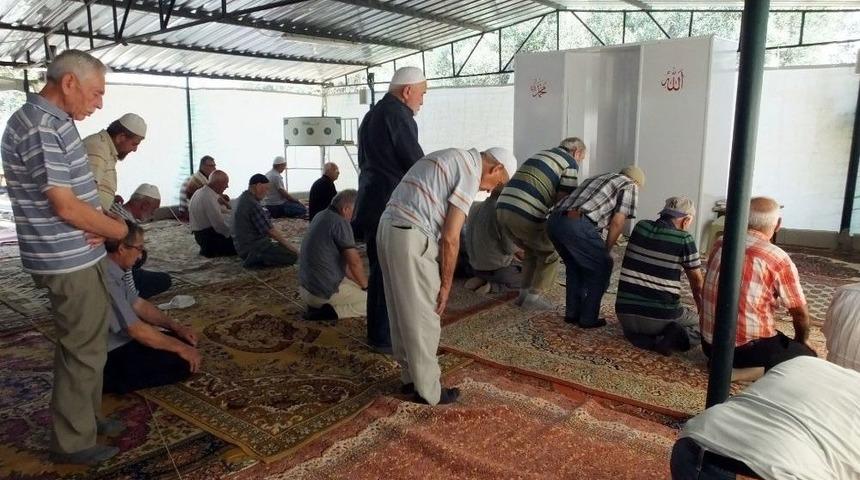 5 Yıldır &Ccedil;adırda Namaz Kılıyorlar