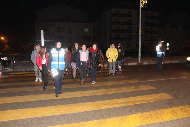 Alaşehir Belediyesi Aydınlık Bir Gelecek İçin Öğrencilere Işık Oldu