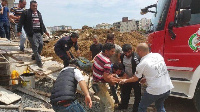 İnşaat İş&ccedil;isinin &Uuml;zerine D&uuml;şt&uuml;ğ&uuml; Demir Ok Gibi Saplandı 2