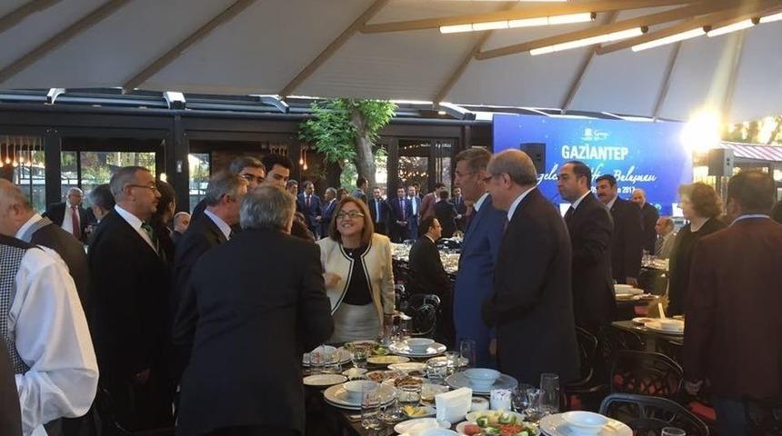 Fatma Şahin, Gaziantepli B&uuml;rokrat Ve İşadamlarıyla İftarda Bir Araya Geldi