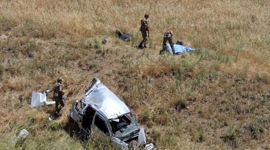 Adıyaman&rsquo;da Feci Kaza: 1 &Ouml;l&uuml;, 4 Yaralı