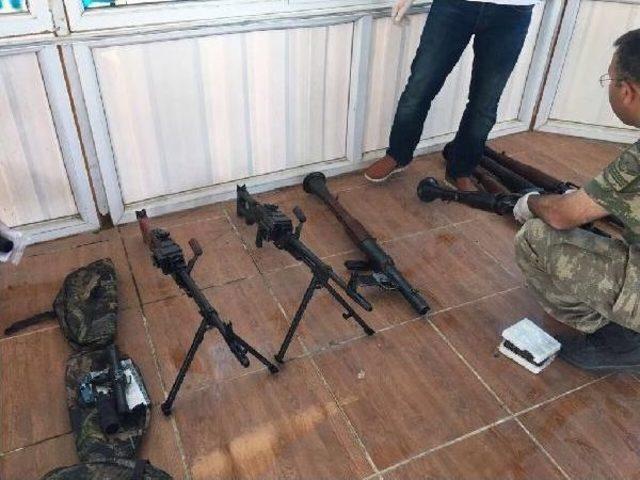 Başkale deki Bir Kamyonette &Ccedil;ok Sayıda Silah Ve M&uuml;himmat Ele Ge&ccedil;irildi 1