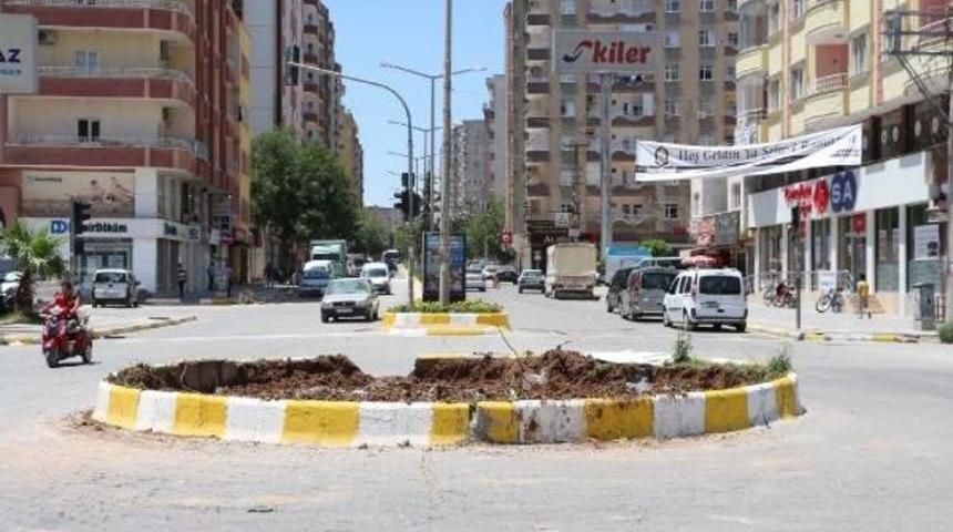 Kayyum, Uğur Kaymaz'ın Heykelini Kaldırdı