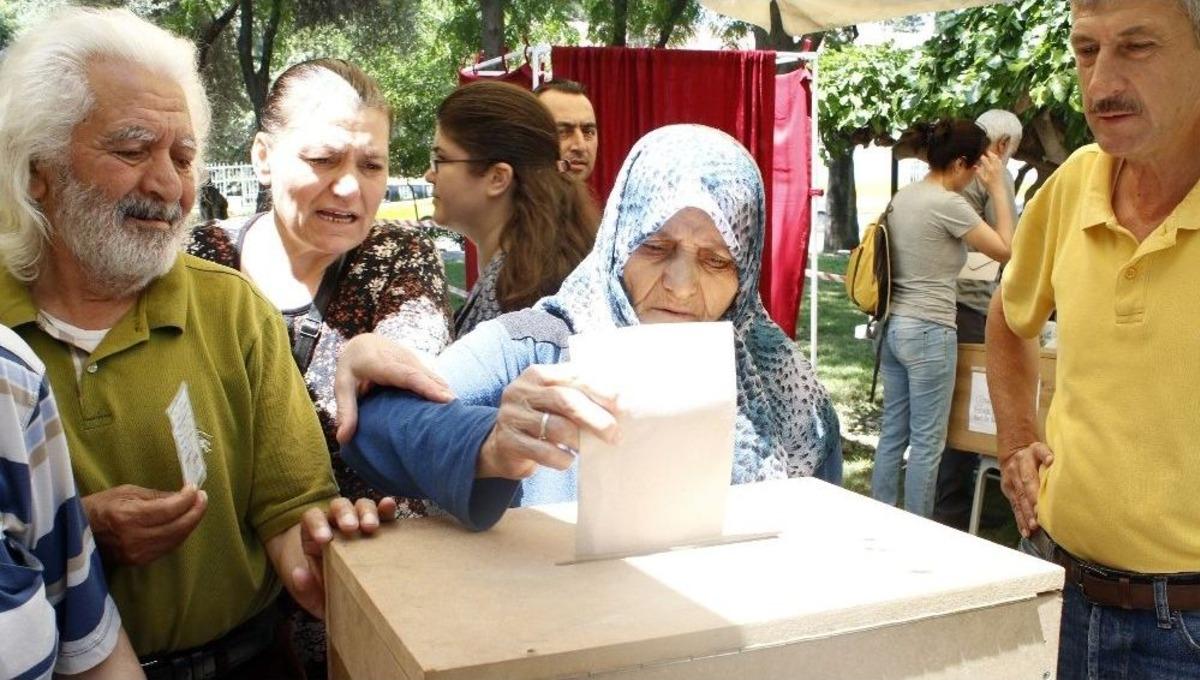 Antalya&rsquo;da 2 Mahallede &lsquo;otopark&rsquo; Referandumu
