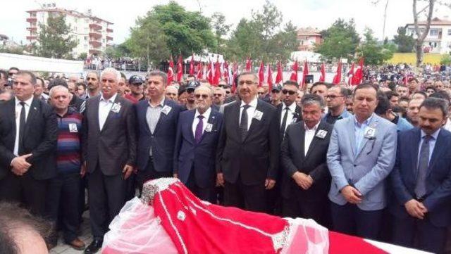 Şehit Ayb&uuml;ke &Ouml;ğretmen Duvağı Ve Kırmızı Yazmayla Uğurlandı 3