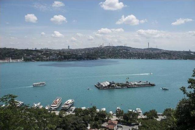 İstanbul Boğazı'nda Yine 