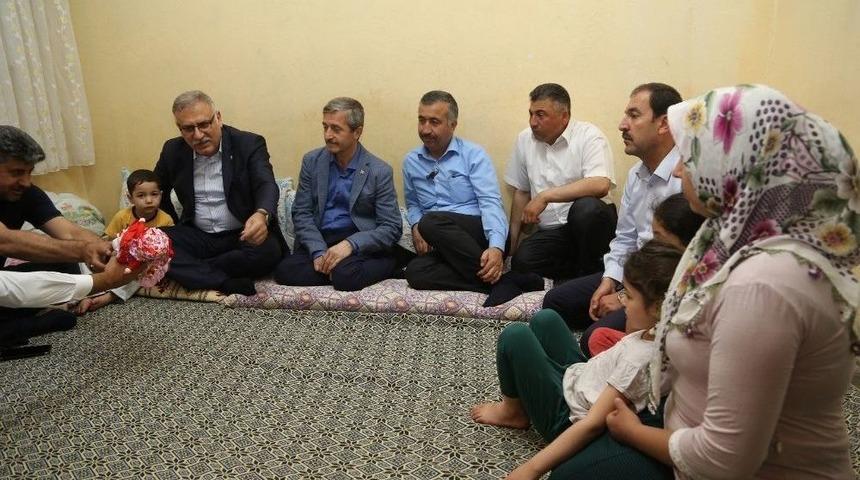 Başkan Tahmazoılu, Ramazan Ayında Evlere Misafir Oldu