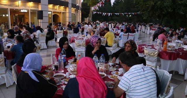 Büyükşehir Yetimler İle İftarda Bir Araya Geldi