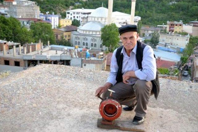 Pervarililer, 102 Yıllık Savaş Sireniyle Iftar Açıp, Sahura Kalkıyor