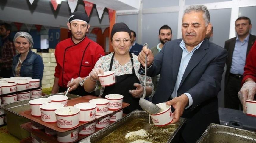 Başkan B&uuml;y&uuml;kkılı&ccedil;, Erciyes Feneri İftar Sofrasında