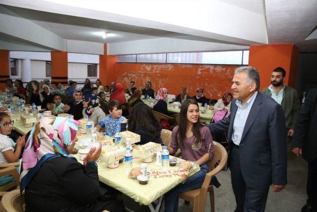 Başkan Büyükkılıç, Erciyes Feneri İftar Sofrasında