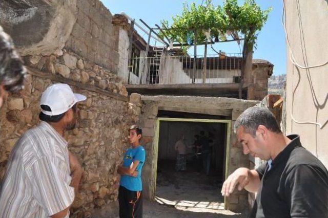 Çermik te Ev Çöktü: Ev Sahibi Kadın Yaralandı 1