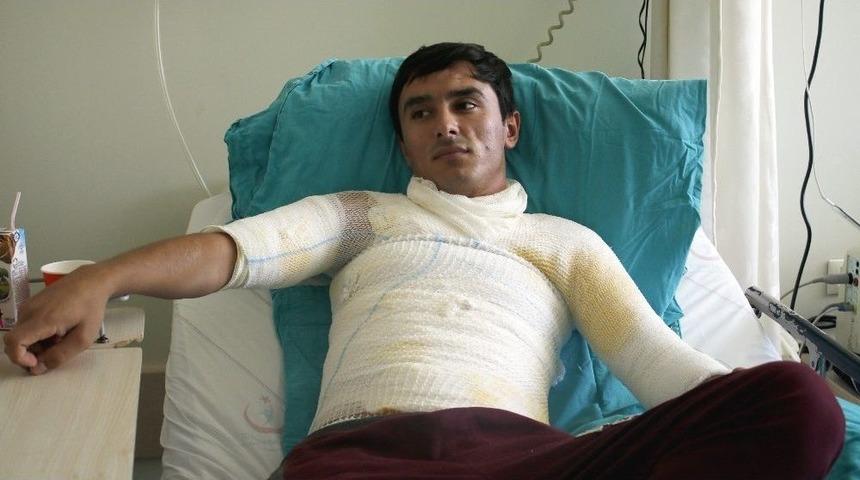 Holiganlar Stat B&uuml;fesinde &Ccedil;alışan &Ouml;ğrenciyi Kaynar Suyla Yaktı