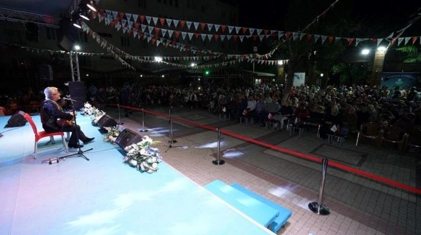 Esat Kabaklı Adıyaman&rsquo;da Hayranlarıyla Buluştu