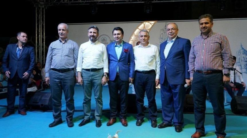 Abdurrahman &Ouml;n&uuml;l Adıyaman&rsquo;da B&uuml;y&uuml;k Beğeni Topladı