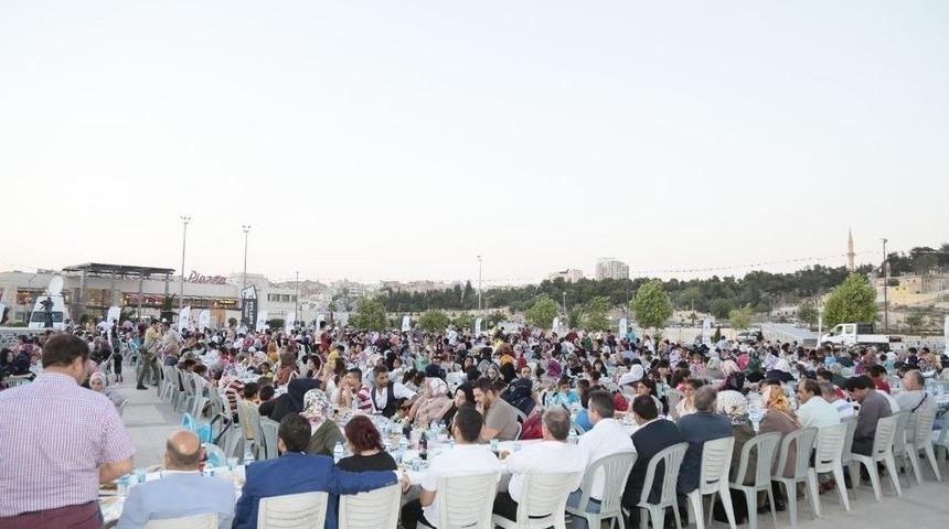 Eyy&uuml;biye Belediyesinden Yetimlere İftar Yemeği