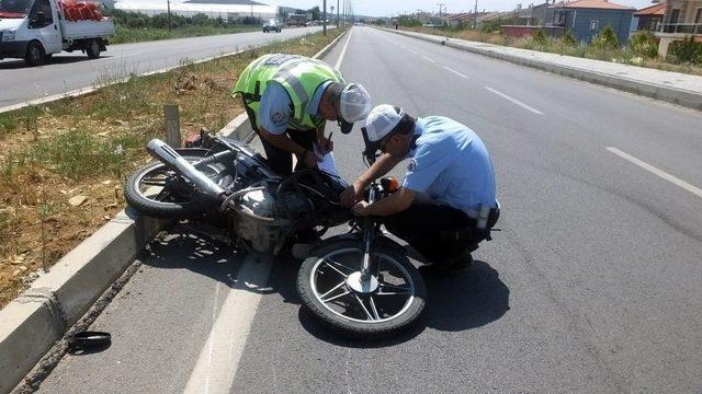 Balıkesir’de Motosiklet Minibüse Çarptı: 2 Yaralı