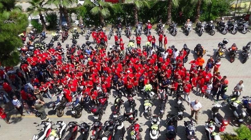 Jandarma Ve G&ouml;n&uuml;ll&uuml; Motosikletlilerden Muhteşem Kortej