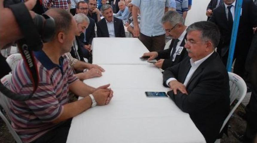 Şehit Ayb&uuml;ke &Ouml;ğretmen Duvağı Ve Kırmızı Yazmayla Uğurlandı (2)