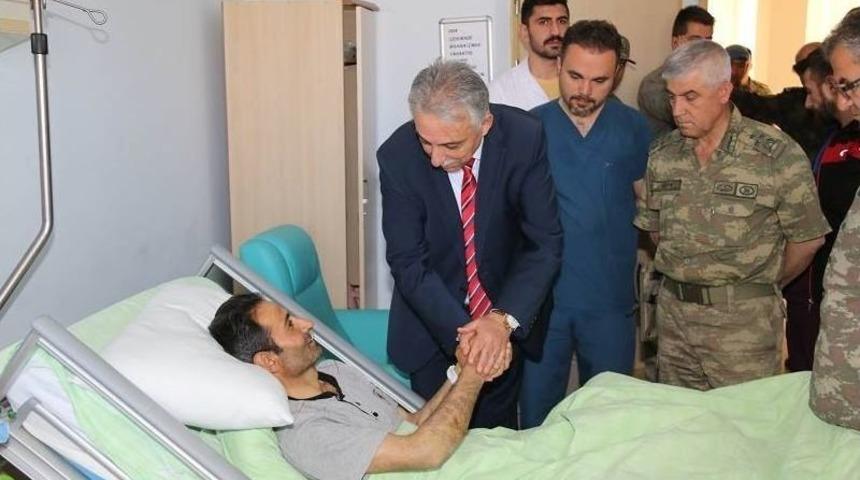 Vali Toprak&rsquo;tan Yaralı G&uuml;venlik Korucusunu Ziyaret