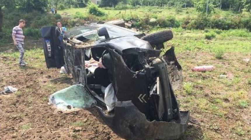 Hafif Ticari Ara&ccedil; Tarlaya U&ccedil;tu: 2 Yaralı