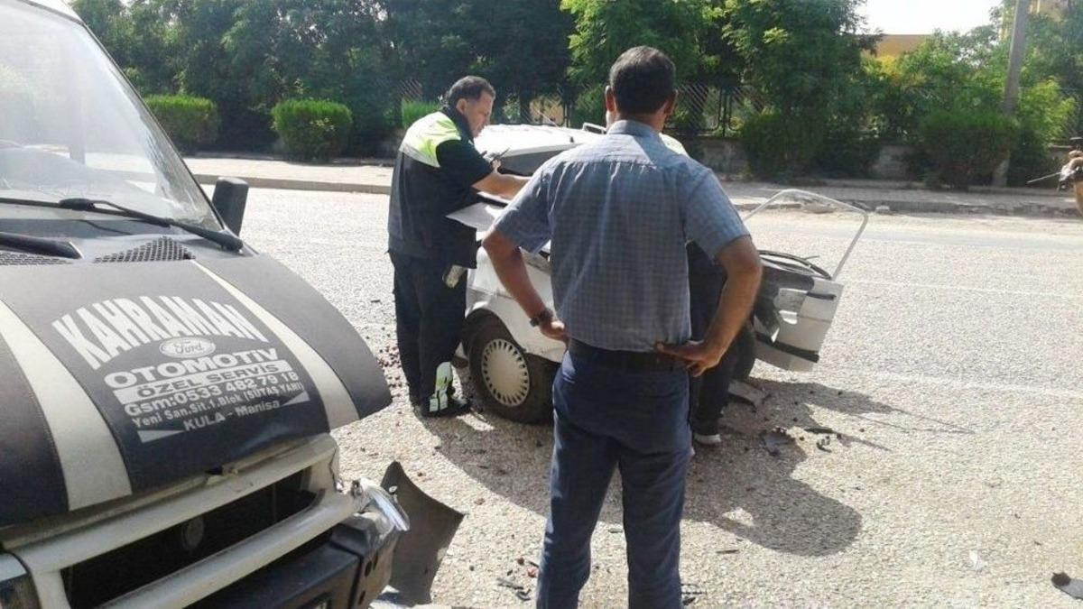 Otomobil Park Halindeki Minib&uuml;se &Ccedil;arptı: 1 &Ouml;l&uuml;