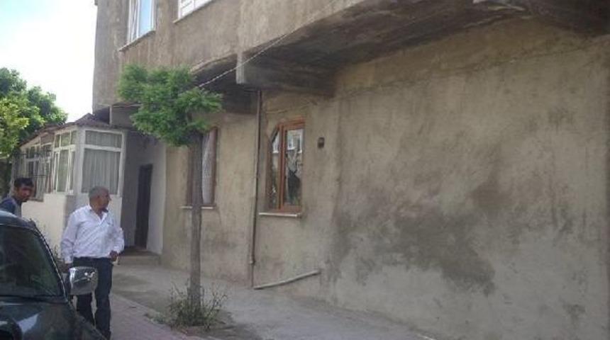 Terk Ettiği Eve Akrabaları Kurşun Yağdırdı