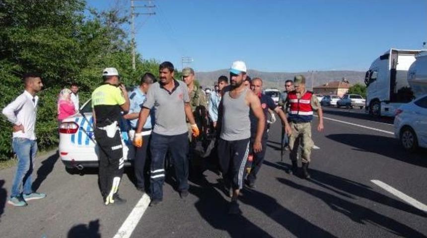Elazığ'da Kaza:1 &Ouml;l&uuml;, 4 Yaralı